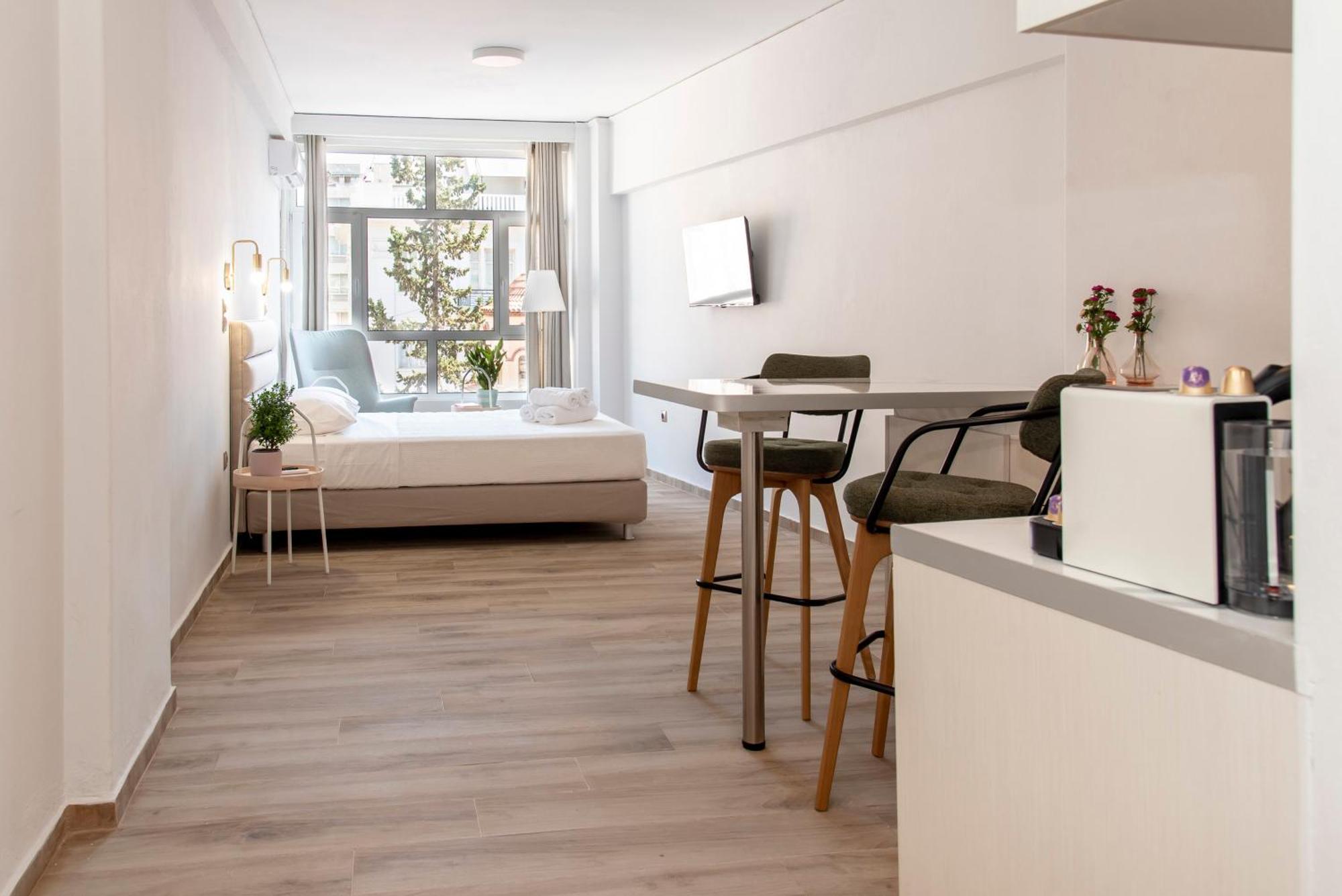 αthens Black & White Escape Apartment *