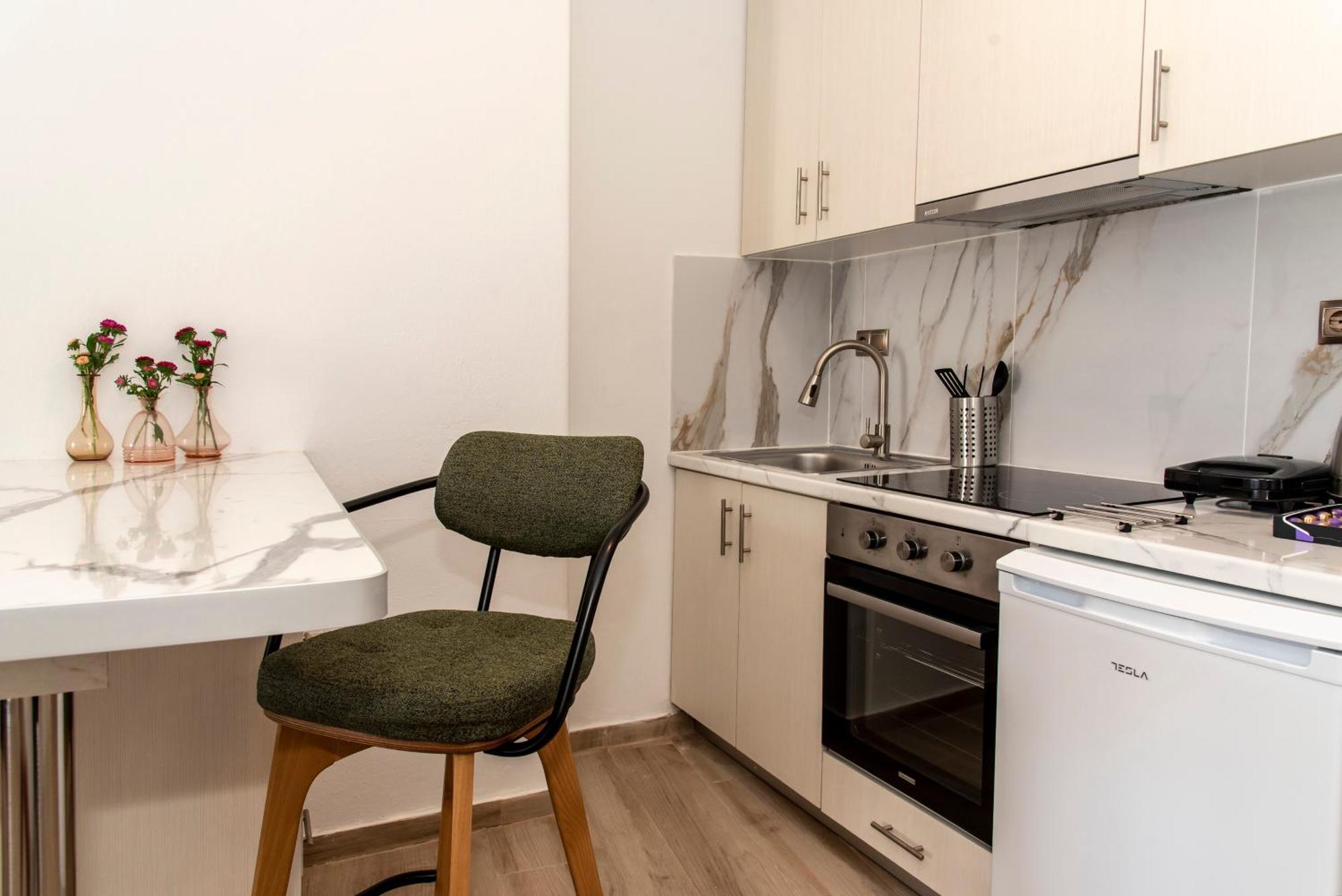 Apartment αthens Black & White Escape *