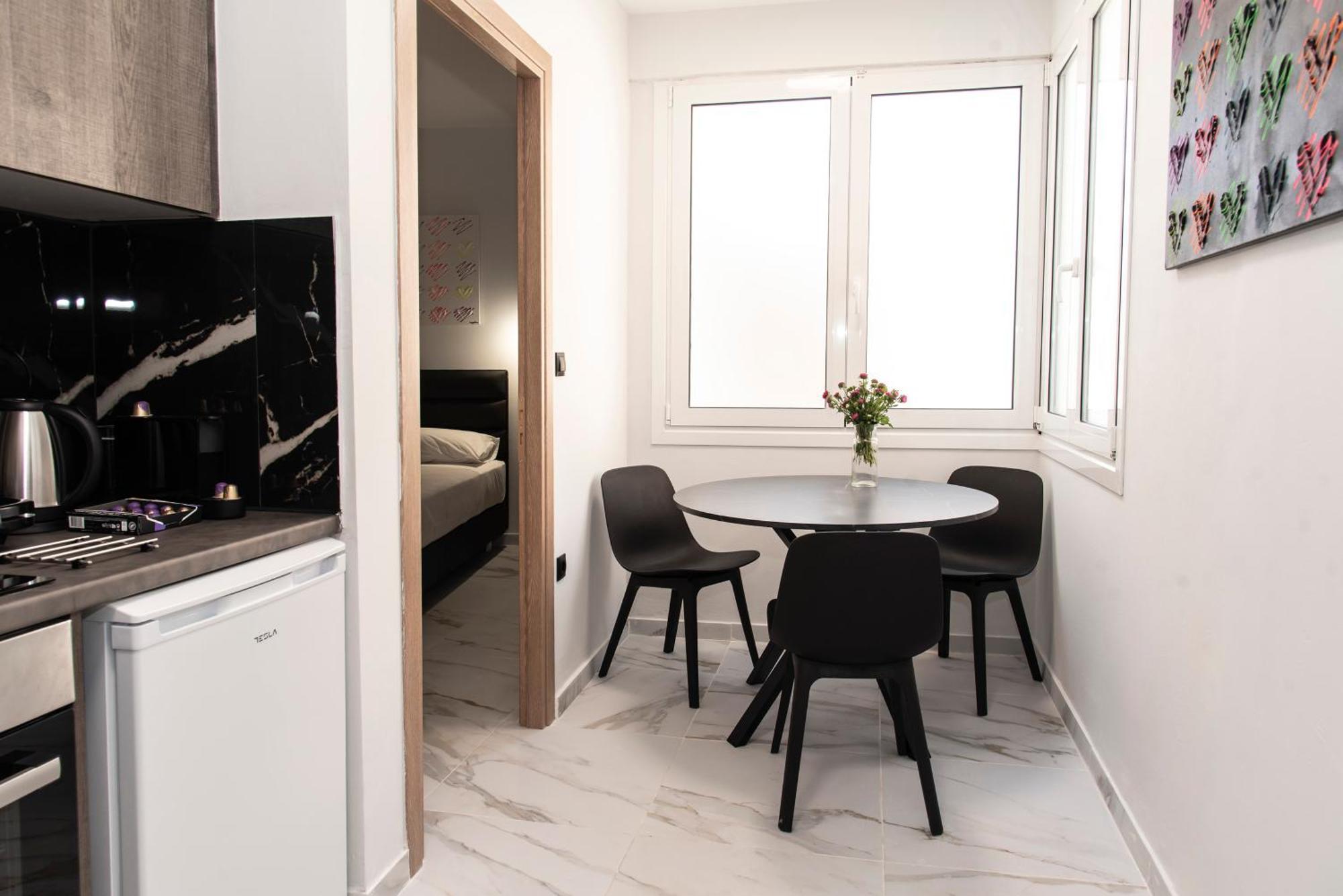 αthens Black & White Escape Apartment Athens