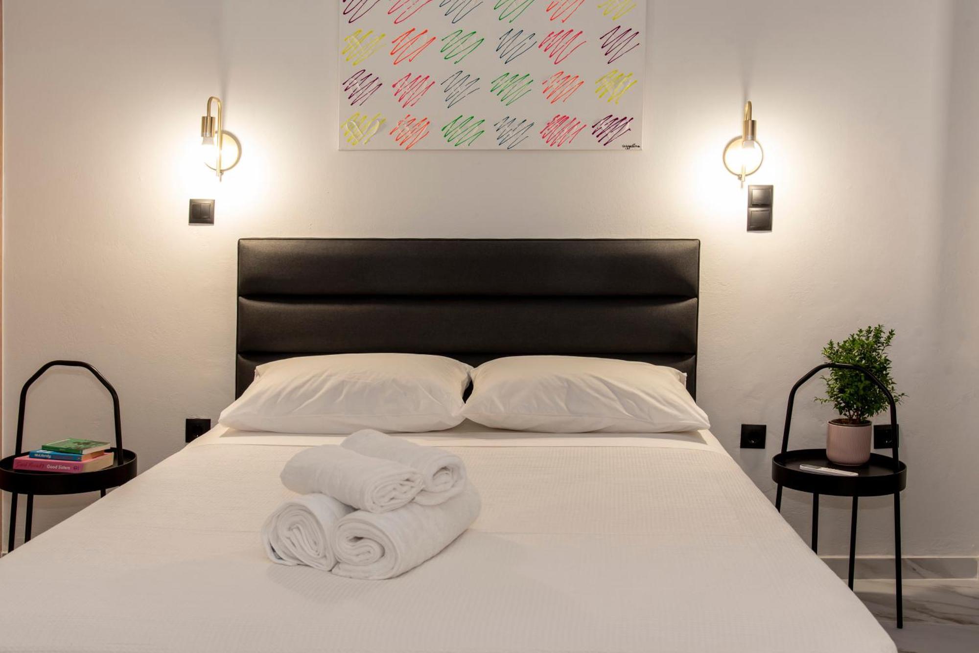 Apartment αthens Black & White Escape