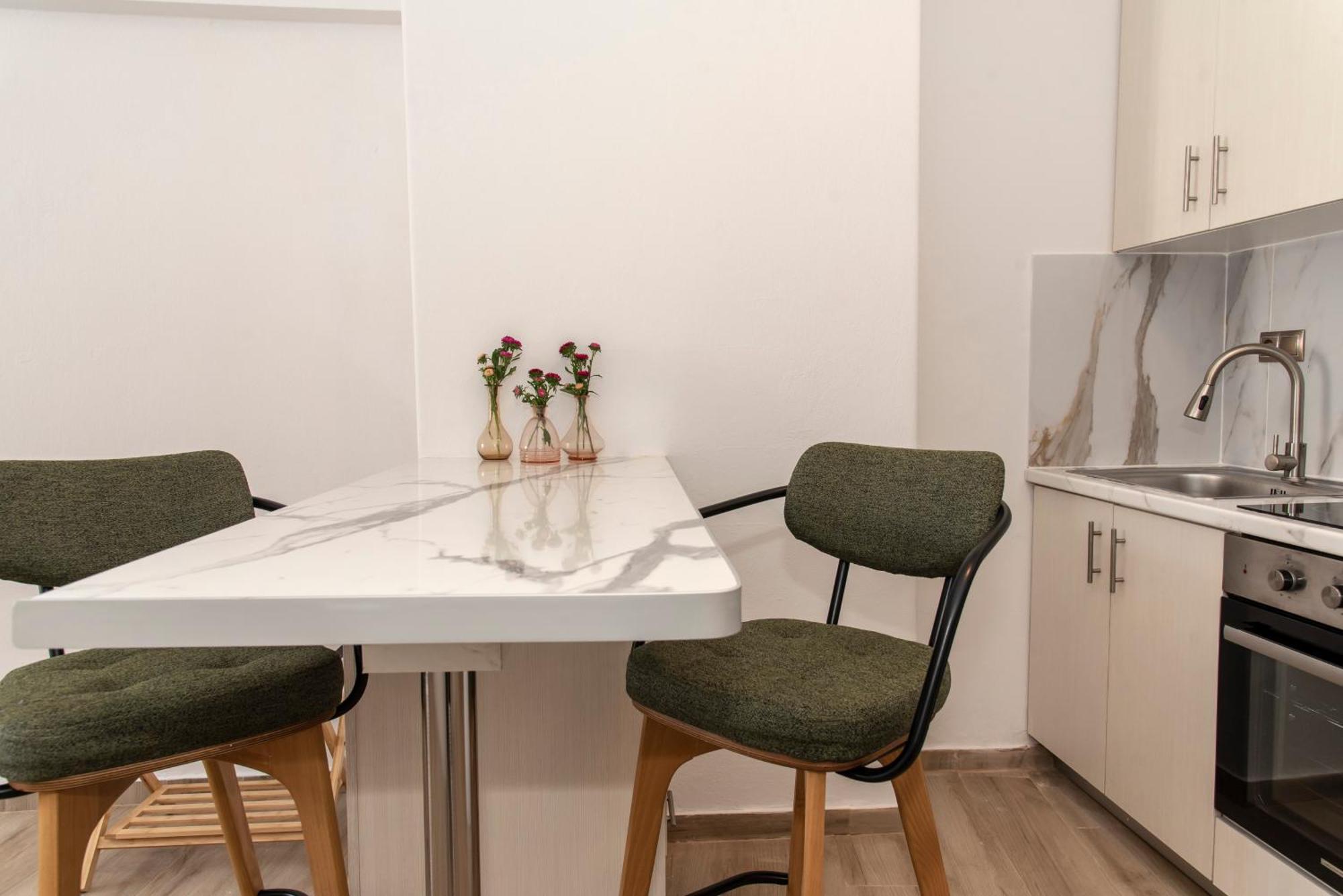 Apartment αthens Black & White Escape Athens